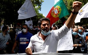 Centenas de pessoas desfilam em Lisboa na manifestação do Chega