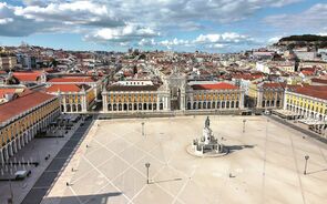 lisboa praça do comercio vazia terreiro do paço