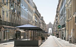 lisboa turismo rua augusta terreiro do paço ao fundo