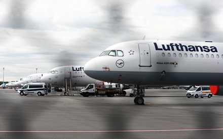 Greves empurram Lufthansa para prejuízos de 734 milhões de euros