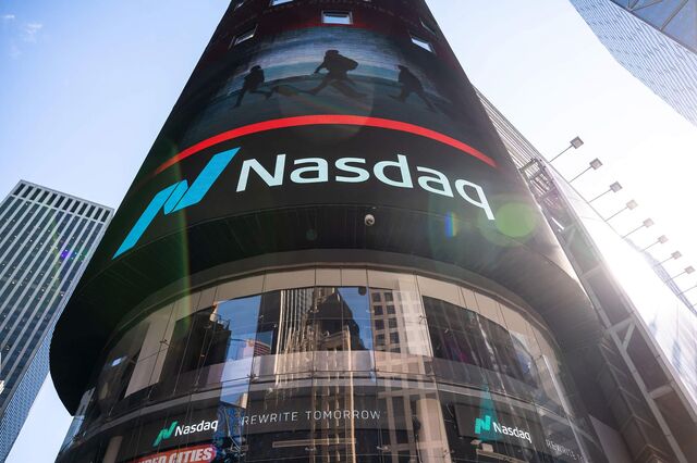 Wall Street faz a festa mas é em Times Square que se abre o champanhe