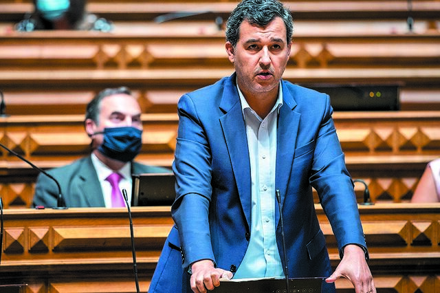 Partidos contrariam Governo e não abdicam das suas propostas