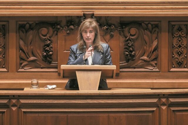 Governo abre exceções e alarga lay-off além de julho