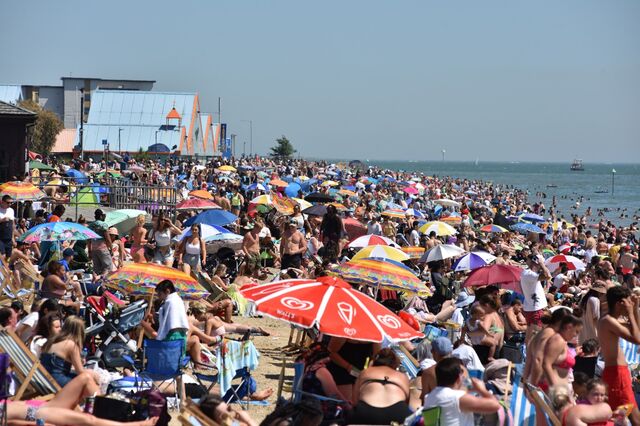 Reino Unido ameaça fechar praias depois de enchente em Bournemouth