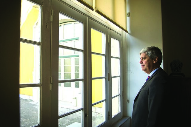 Governador não vinha direto das Finanças desde o euro
