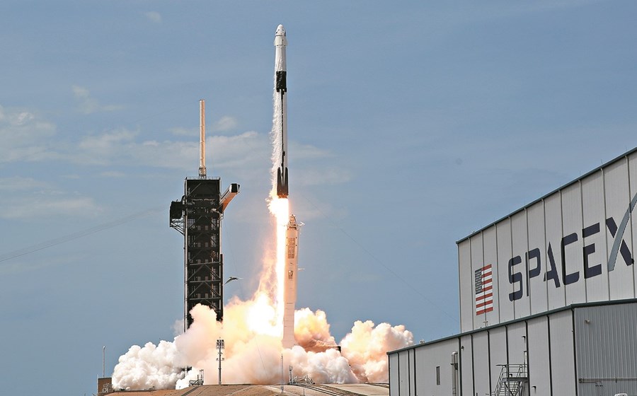 Os astronautas que viajaram na cápsula da SpaceX entraram pela porta dos EUA na estação espacial.