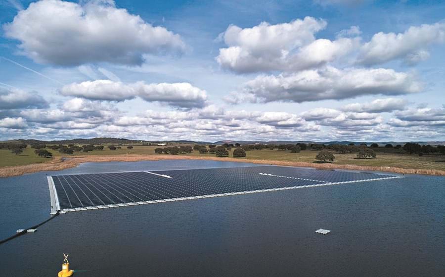 Acaba de ser concluída em Cuba, Beja, a construção da primeira grande instalação fotovoltaica em estrutura flutuante em Portugal.