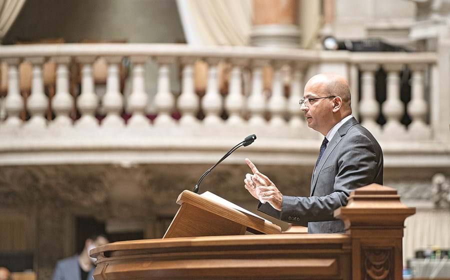 João Leão, ministro das Finanças, disse esperar que esta crise seja rapidamente   ultrapassada assim que a pandemia ficar sob controlo, por não ter uma origem estrutural.