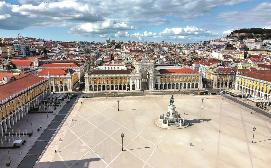lisboa praça do comercio vazia terreiro do paço