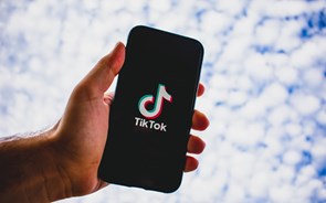 TikTok desafia tendência de despedimentos e abre 3.000 vagas