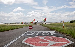 Movimento nos aeroportos com descida a pique de 82,1% em novembro