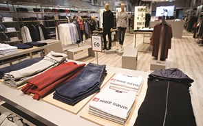 Lojas estão a guardar roupa para 2021