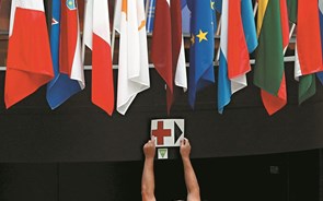 Europa em contrarrelógio para injetar dinheiro