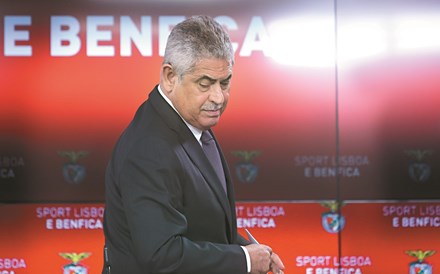 Benfica diz não ser arguido. SAD vai modificar prospeto da emissão