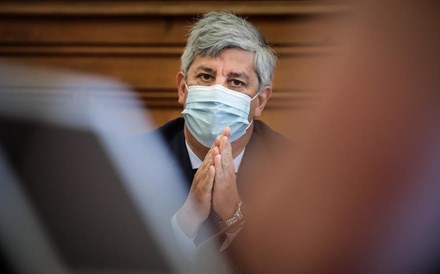 Centeno enviou ao Parlamento relatório crítico do papel de Costa no BES