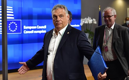 Orbán quer ir ao mercado de dívida em euros e dólares para 'tapar buraco' deixado por Bruxelas