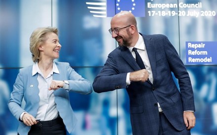 Líderes fecham acordo 'histórico' para recuperar Europa com 1,82 biliões