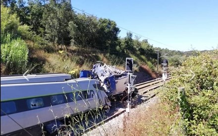 Reabertura da linha do Norte nas duas vias prevista para hoje. Circulação já se faz de forma alternada