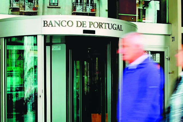 Diretor de supervisão do BdP rejeita conflito de interesses por passagem na PwC