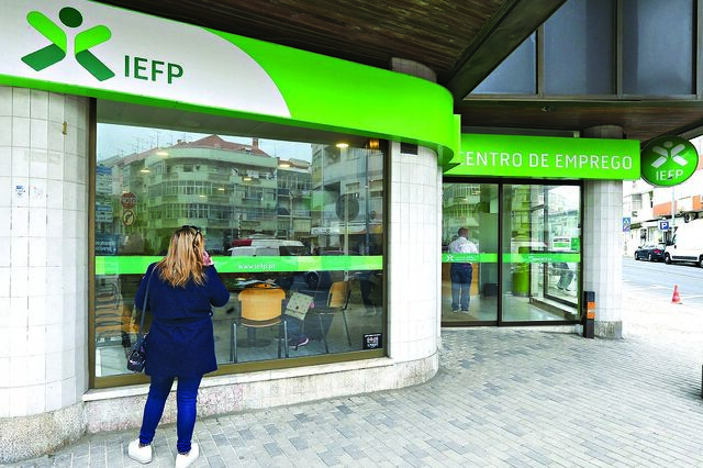 Maioria dos que perderam o emprego estão sem subsídio