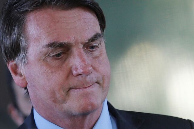Senadores pedem investigação a Bolsonaro por suspeita de crimes na compra de vacina
