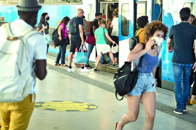 Endividamento da economia sobe pelo quarto mês e atinge recorde de 739,9 mil milhões