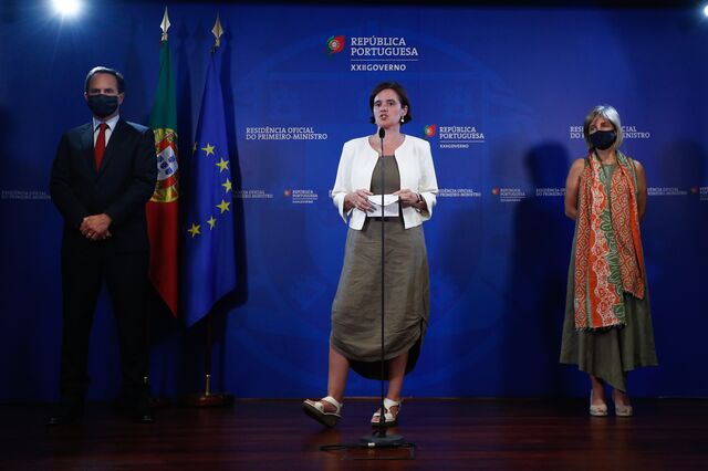 Covid-19: Governo sem confiança para aliviar restrições  