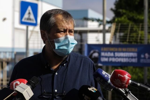 Fenprof defende diminuição de turmas e testes obrigatórios