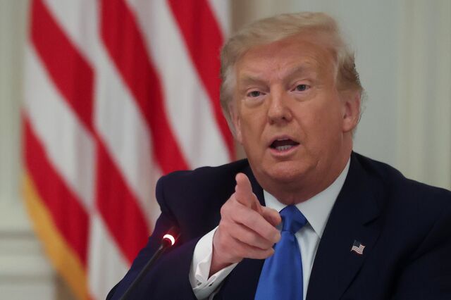 Trump obriga grupo chinês a vender operações da rede TikTok nos Estados Unidos