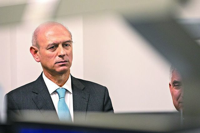 Costa deve aproveitar saídas de secretários de Estado para minirremodelação
