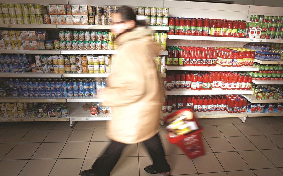 pessoas familias consumo supermercado compras
