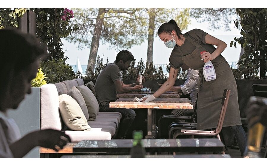 restauracao esplanadas covid mascara