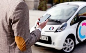 Stellantis reforça serviços de mobilidade com compra da Share Now à Mercedes e BMW