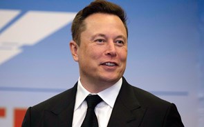 Robinhood acusa Musk de 'teorias da conspiração'. Empresa injeta mais 2,4 mil milhões como colateral