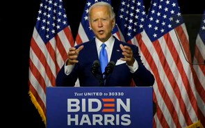 Joe Biden nomeado oficialmente candidato contra Trump. Clinton critica 'caos' na Casa Branca