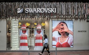 Swarovski encara futuro com brechas no reino do cristal