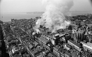 O incêndio do Chiado em imagens, 32 anos depois