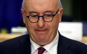 Comissário europeu do Comércio oficializa demissão