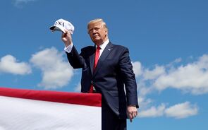 Trump ameaça fazer birra. Se Obama recebeu um Nobel eu também quero um.