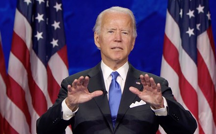 Sondagem: Joe Biden alarga vantagem para 16 pontos após debate e infeção de Trump