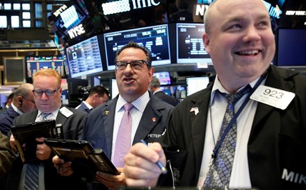 Wall Street ignora subida de impostos e renova recordes