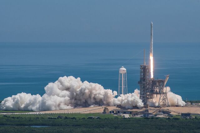 SpaceX de Musk lança mais 57 satélites para criar rede mundial de Internet de alta velocidade