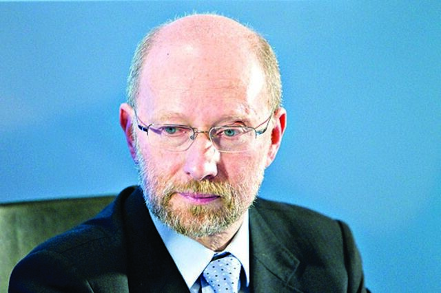 Banca vai continuar com redução de trabalhadores e balcões, diz APB