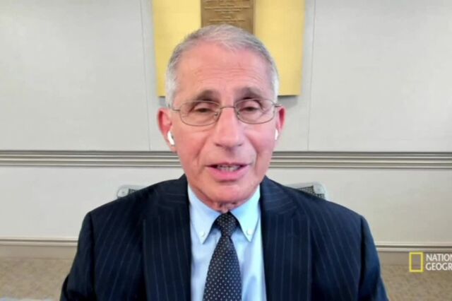 Anthony Fauci avisa que a Rússia arrisca “fazer mal a muita gente” com a sua vacina