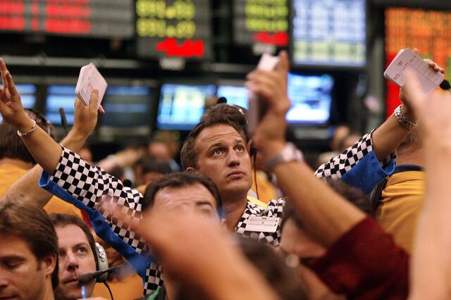 Nasdaq bate recorde à boleia da Tesla em dia vermelho para Dow e S&P 500