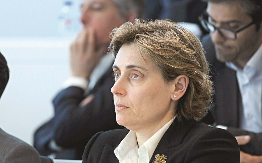A Sonae, liderada por Cláudia Azevedo,      apresentou no semestre um prejuízo de 75 milhões de euros.