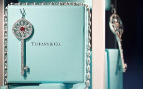 Trump derruba mega-fusão no luxo. LVMH desiste de comprar Tiffany e é processada