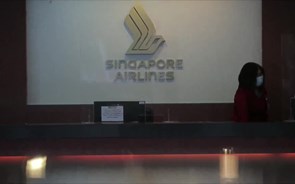 Grupo Singapora Airlines vai despedir 2.400 trabalhadores 