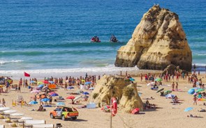 Hoteleiros consideram que saída da 'lista verde' britânica é 'injusta' para o Algarve