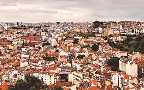 Valores das casas recuam em cinco freguesias de Lisboa, mas resistem no Porto